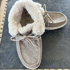 Hey Dude Taupe and cream Faux Fur Shoes Wm Sz 6